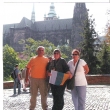 Con clientes en el Castillo de Praga septiembre 2008. Los clientes quienes estuvieron en Praga la primera semana de septiembre de este ao y hicieron para m una cosa enorme - me mandaron un regalo muy personal, por eso les doy la gracias muy grandes, se 
